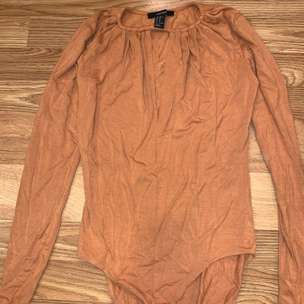 Long sleeve body suit, keyhole